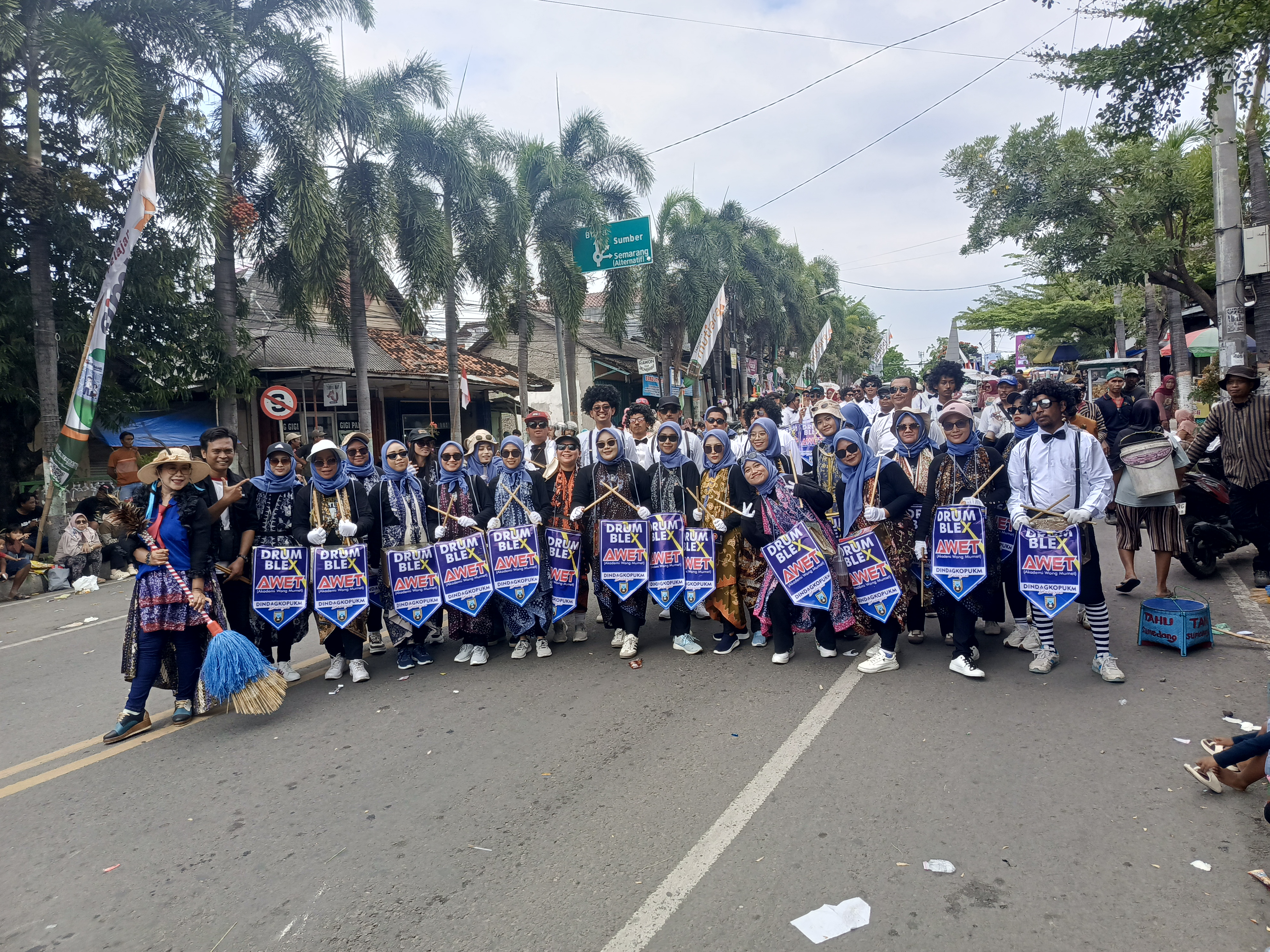 DINDAGKOPUKM IKUT MEMERIAHAN KARNAVAL DIRGAHAYU RI 80 KABUPATEN REMBANG