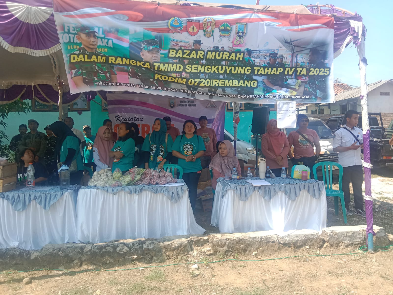 OPERASI PASAR MURAH DINDAGKOPUKM RAMAIKAN BAZAAR MURAH TMMD SENGKUYUNG DI PASEDAN BULU