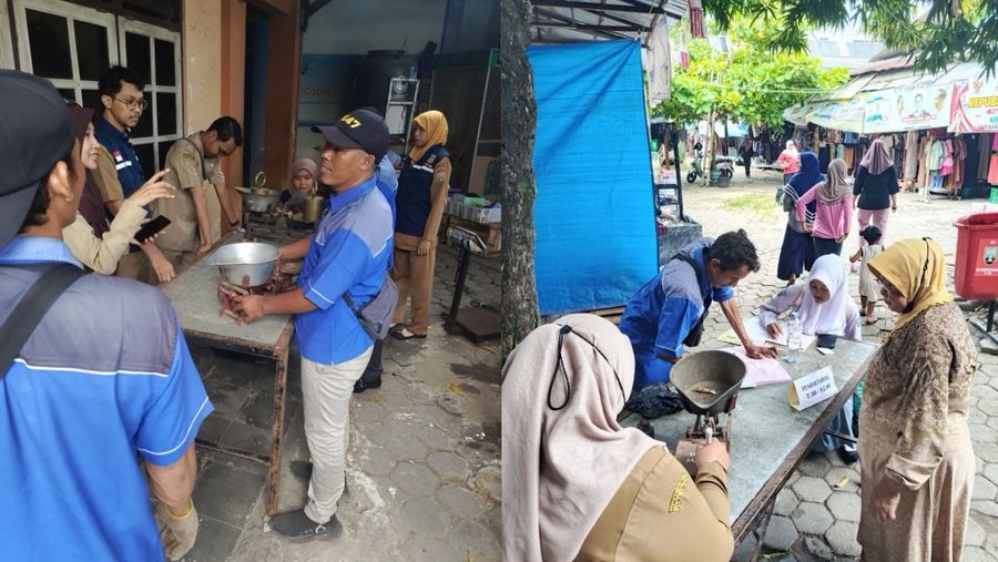SIDANG TERA ULANG TERTIBKAN SEJUMLAH UTTP DI PASAR REMBANG