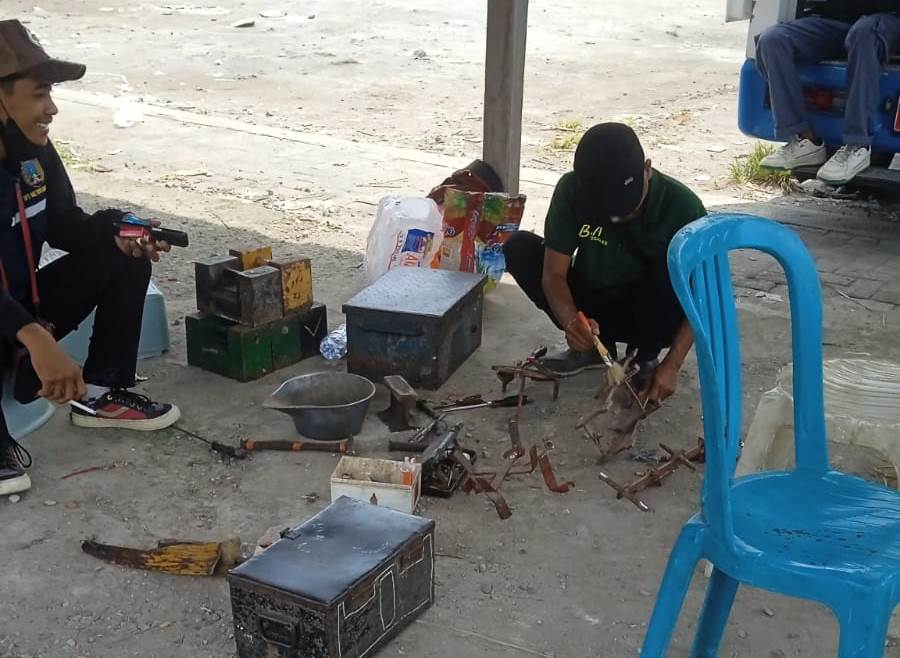 SEJUMLAH TIMBANGAN DIKUMPULKAN UNTUK DITERA ULANG DI PASAR PANDANGAN