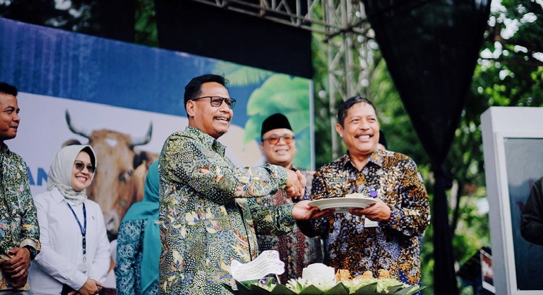 PERESMIAN PASAR HEWAN BARU PAMOTAN MENUMBUHKAN PEREKONOMIAN MASYARAKAT REMBANG