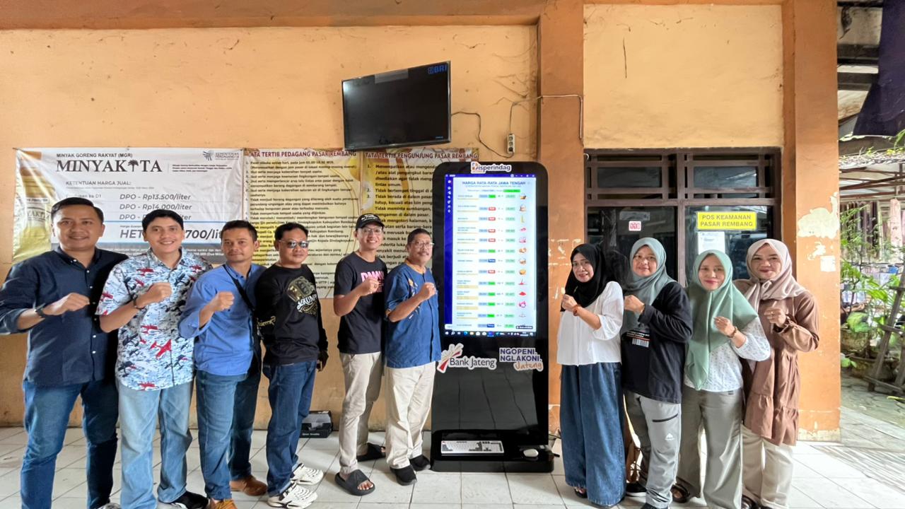 KINI HARGA KEBUTUHAN POKOK BISA DIPANTAU LEWAT DIGITAL SIGNAGE SIJAGAD DI PASAR REMBANG