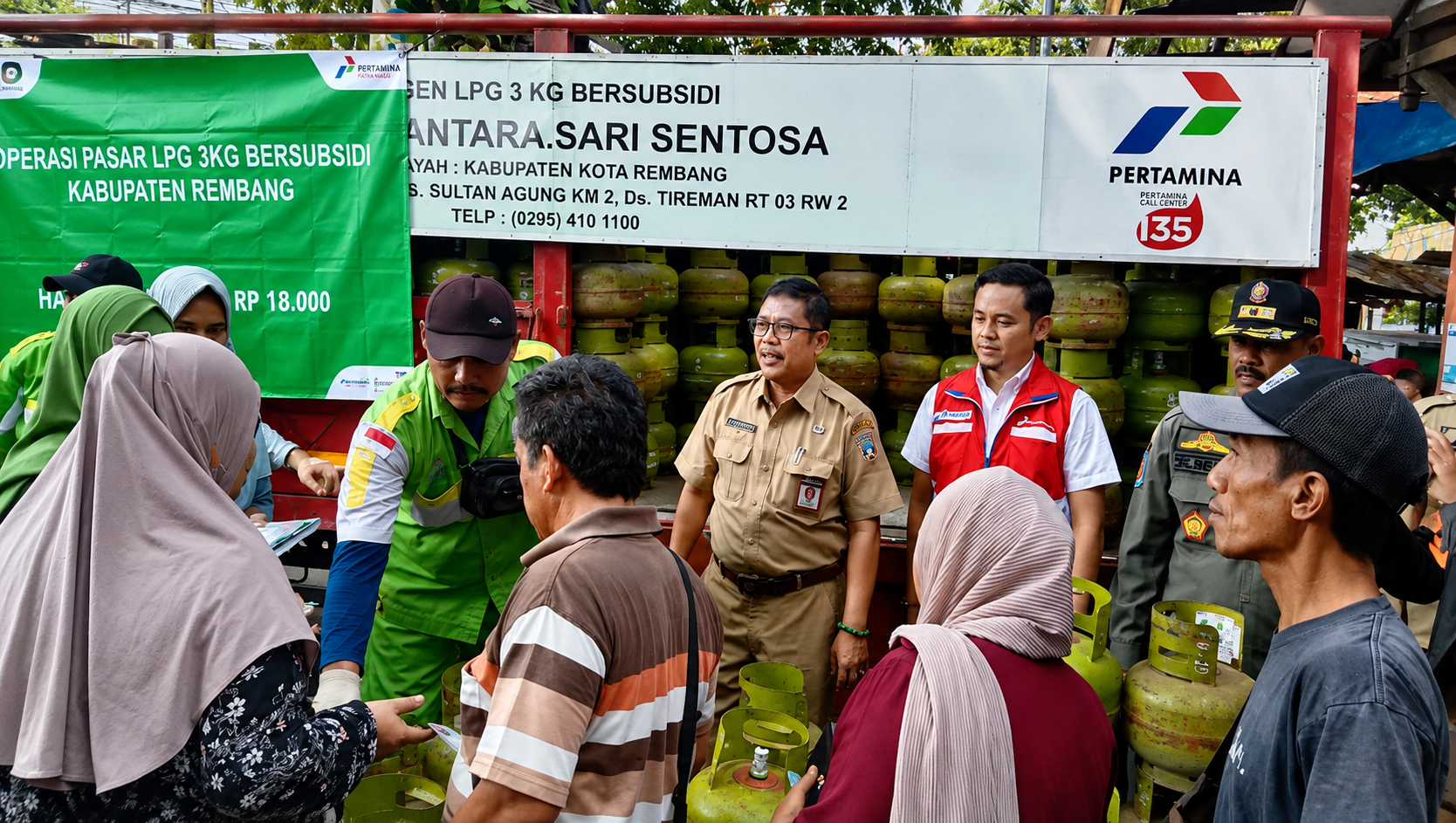 MENJAWAB KEBUTUHAN MASYARAKAT, OPERASI PASAR LPG 3 KG DIGELAR DI PASAR REMBANG