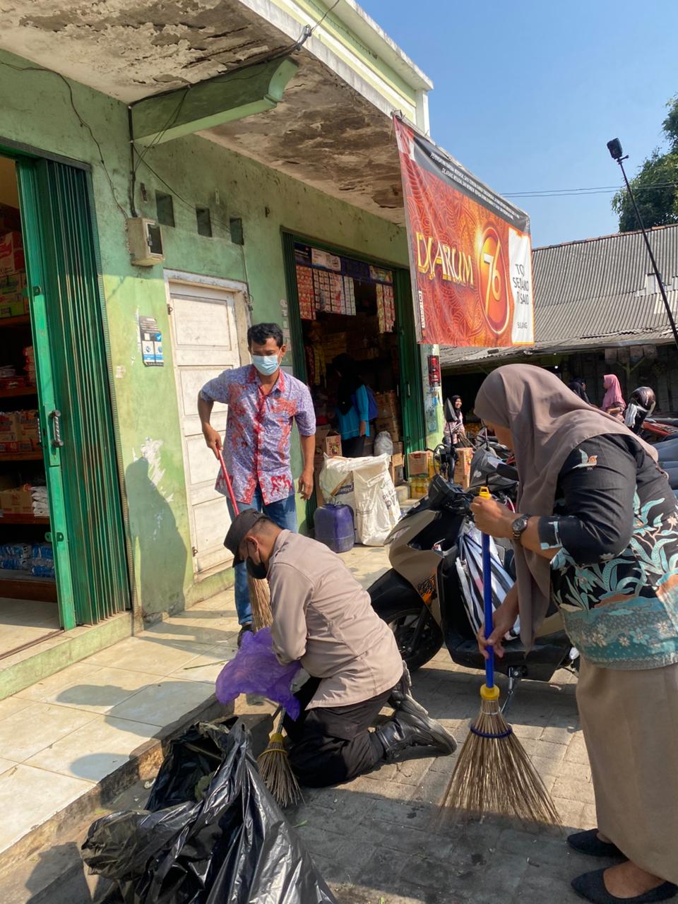 KARYA BAKTI BERSAMA WUJUDKAN LINGKUNGAN PASAR SULANG YANG BERSIH DAN NYAMAN
