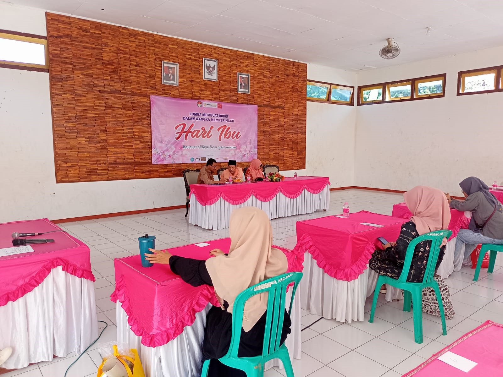 LOMBA MEMBUAT BUKET DALAM RANGKA MEMPERINGATI HARI IBU